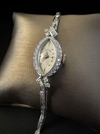 Orologio   HAMILTON   con  bracciale  estensibile e  Diamanti  